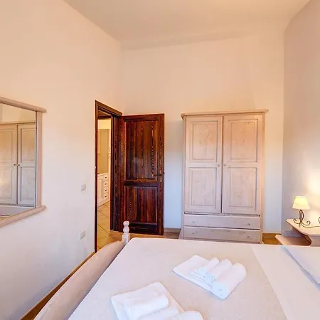 Trilo 6 Apartment Badesi